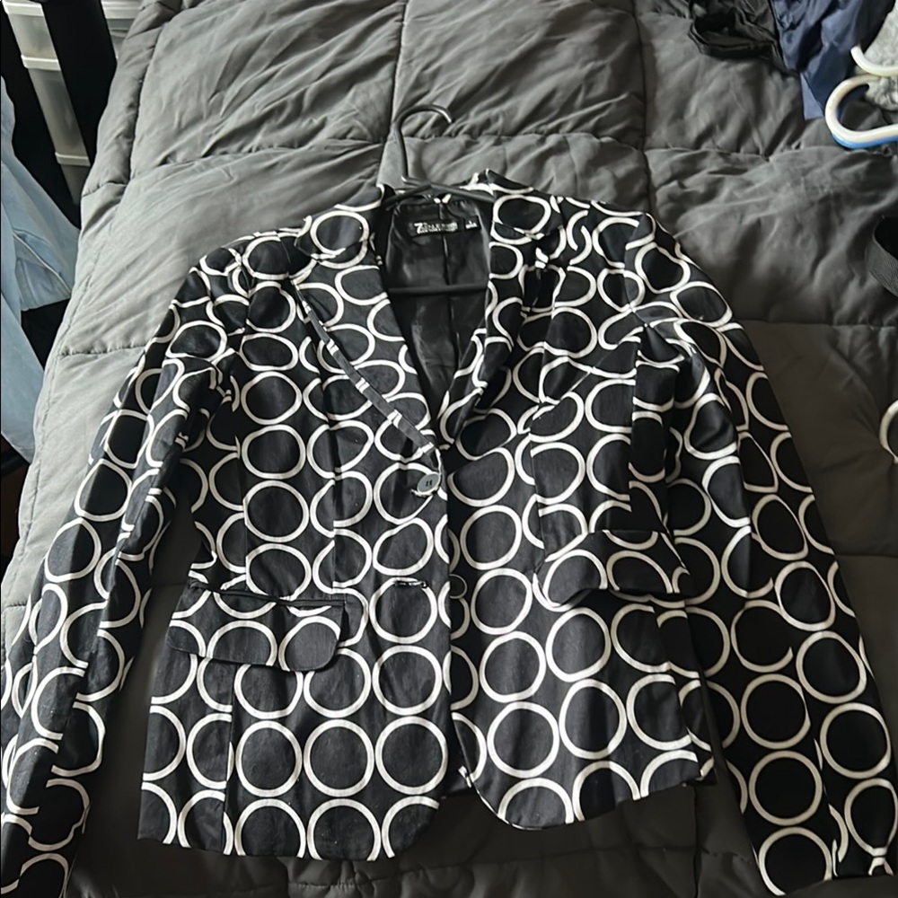 New York & Company Black and White Circle Pattern Blazer